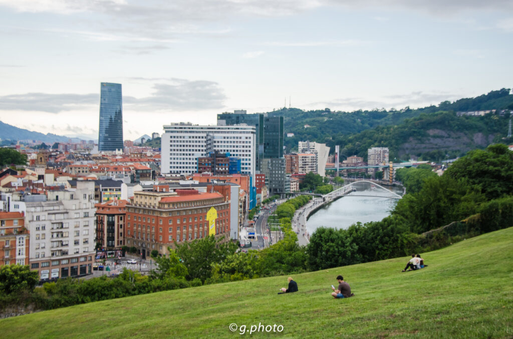 Itinerario nei Paesi Baschi - Vista di Bilbao dal parco Etxebarria