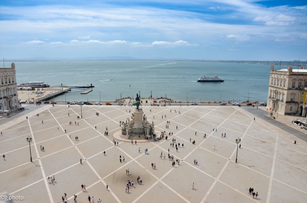 Piazza del Commercio, dalla terrazza dell'arco