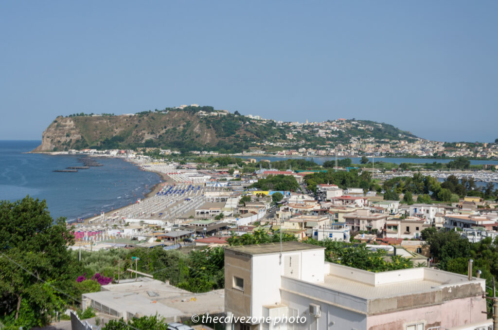 Vista della baia di Bacoli e di capo Miseno