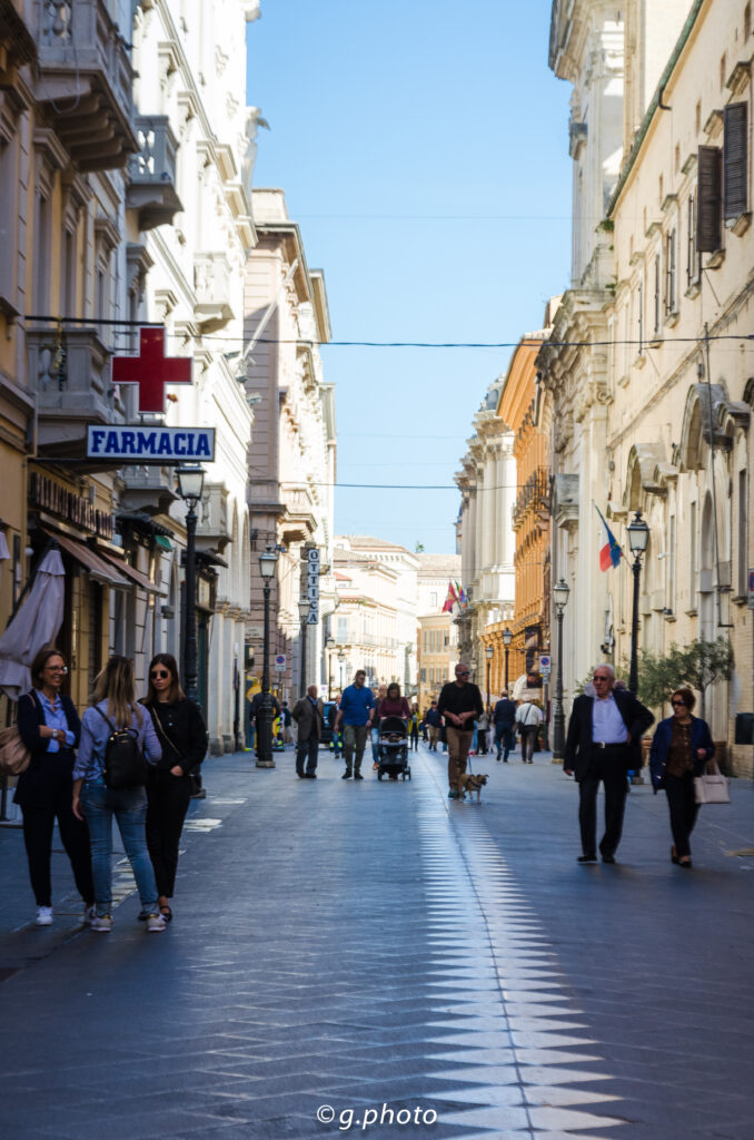 Il passeggio lungo Corso Marrucino di un giorno a Chieti.