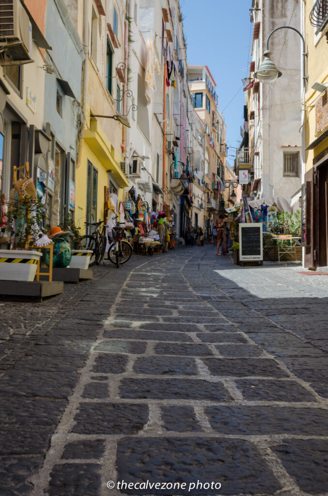 Via del centro di Procida