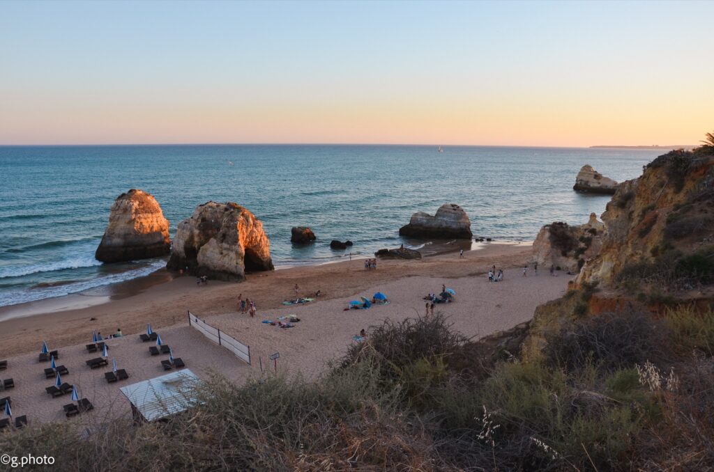 Praia dos Trés Castelos al tramonto a Portimao, in Algarve
