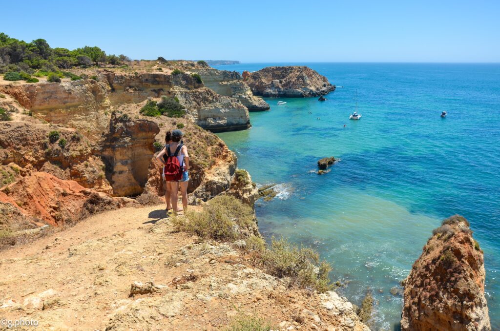 Vista panoramica di Praia do Valentim do Carvalho a Portimao, Algarve