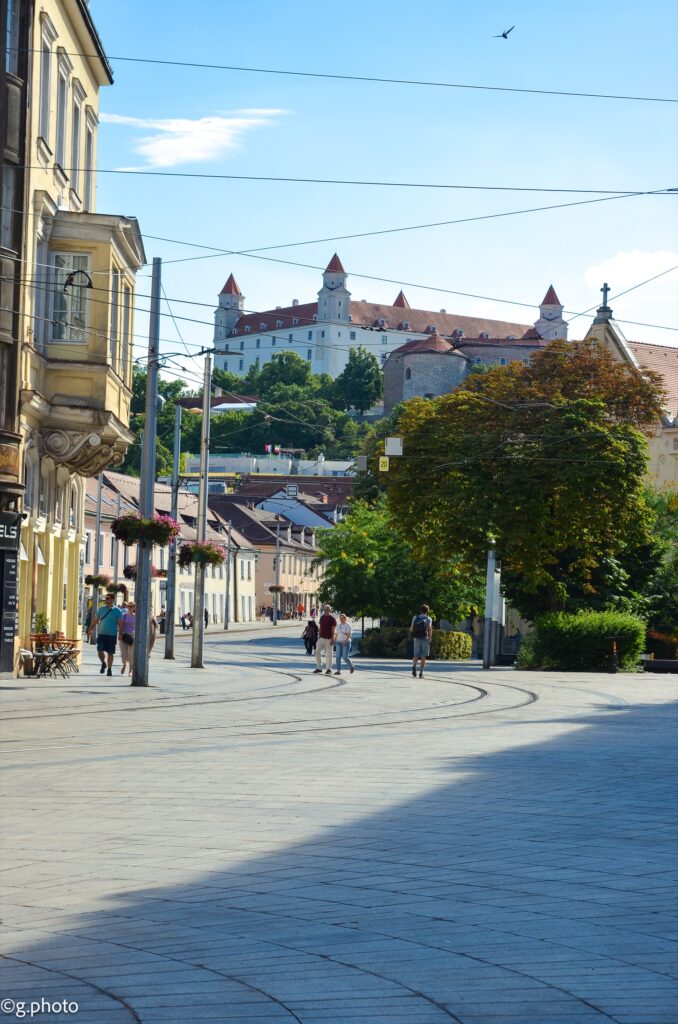 La vista del castello di Bratislava dal centro storico