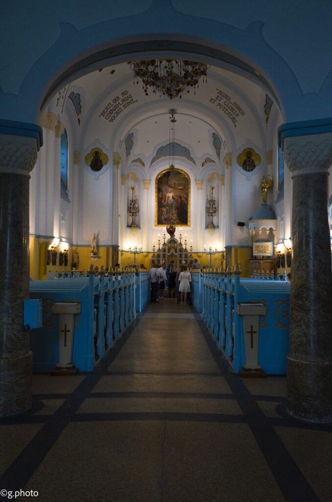 L'interno della chiesa azzurra a Bratislava