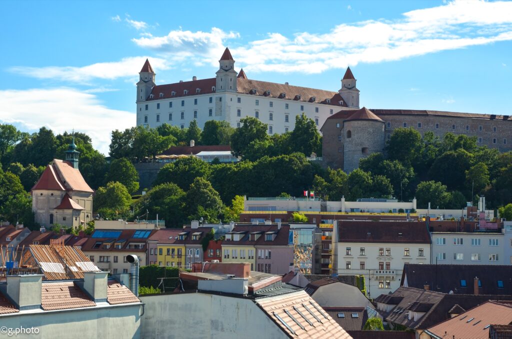 vista del castello di bratislava dalla terrazza di porta san michele