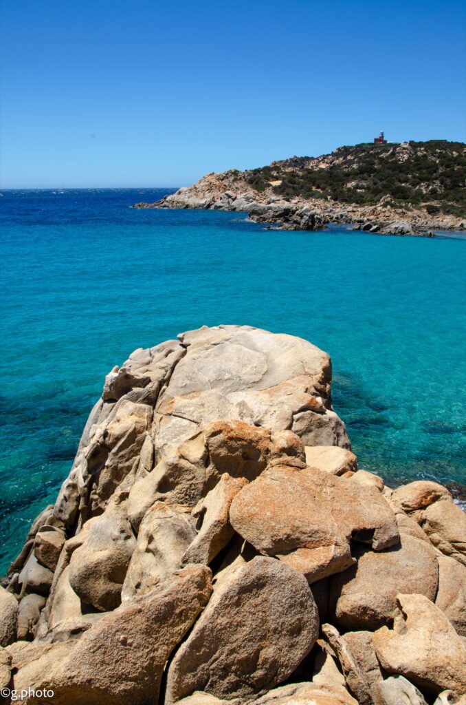 promontorio e mare trasparente a chia
