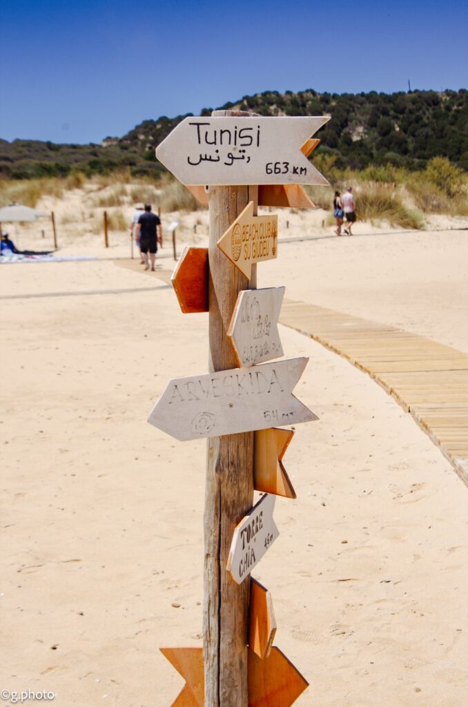 segnaletica presso la spiaggia di Su Giedeu