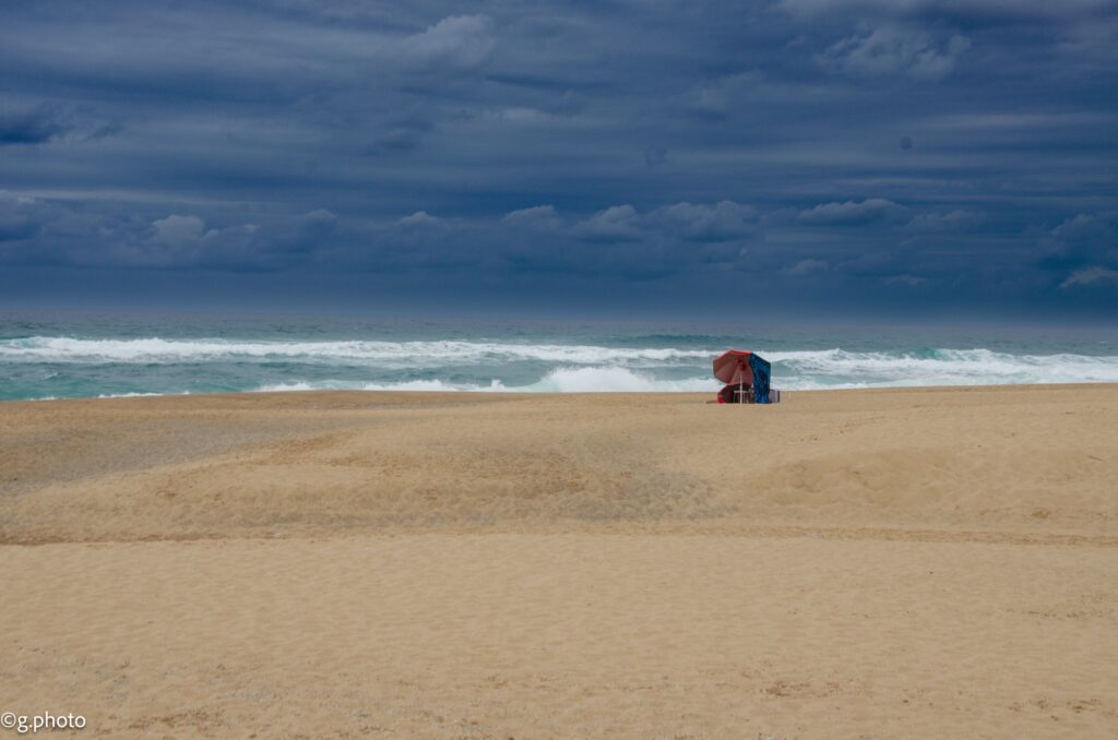 Le dune di piscinas, panoramica della spiaggia con ombrellone
