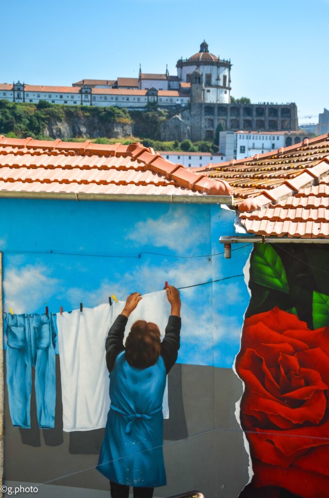 Murales sulle scalinate di Guindais, Porto