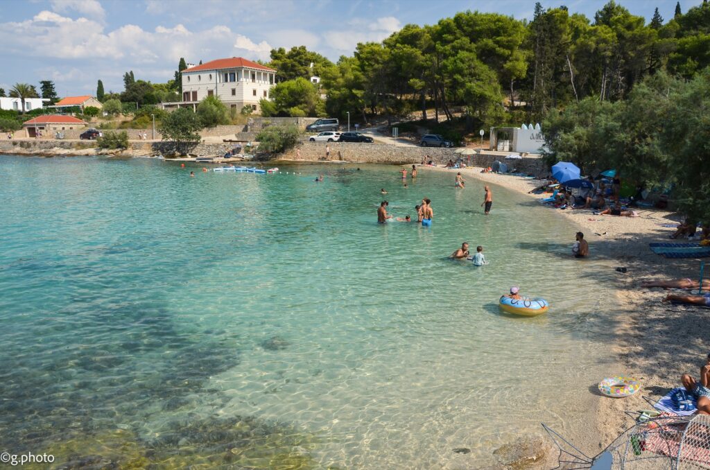 La spiaggia Likva sull'isola di Brac