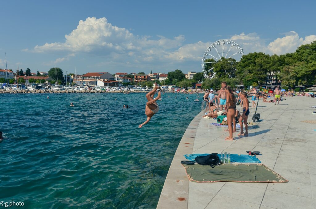 Bagnanti presso la Spiaggia Vrulje a Vodizze